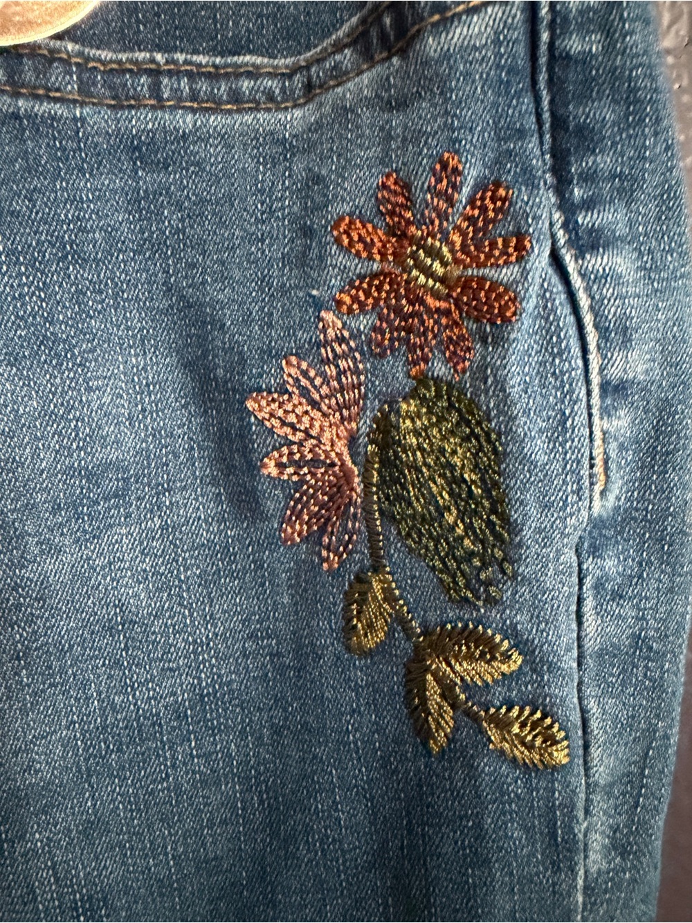 Royalty For Me Floral Embroidered Mid Rise Straight-Leg Jeans NWT - Picture 2 of 9